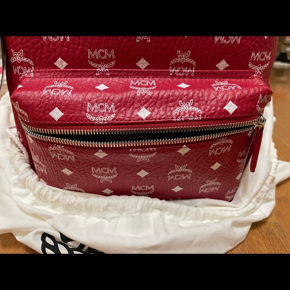 COPY - MCM Stark Backpack Visetos White Logo
Medium Ruby Red - Picture 10 of 10